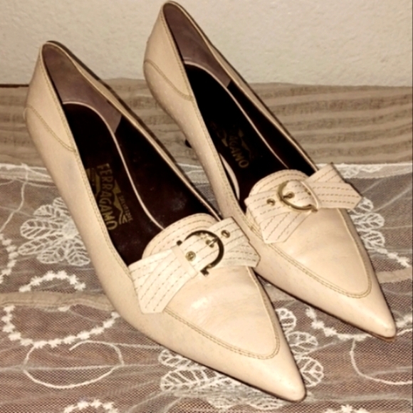 Salvatore Ferragamo Shoes - Salvatore Ferragamo pre-loved pumps